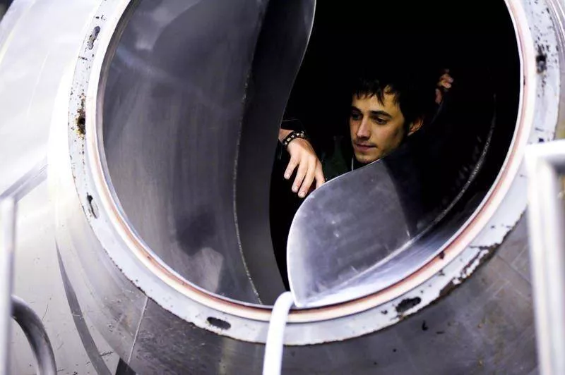 Photos du processus de la transformation du raisin en vin, Bordeaux, Caves de Rauzan